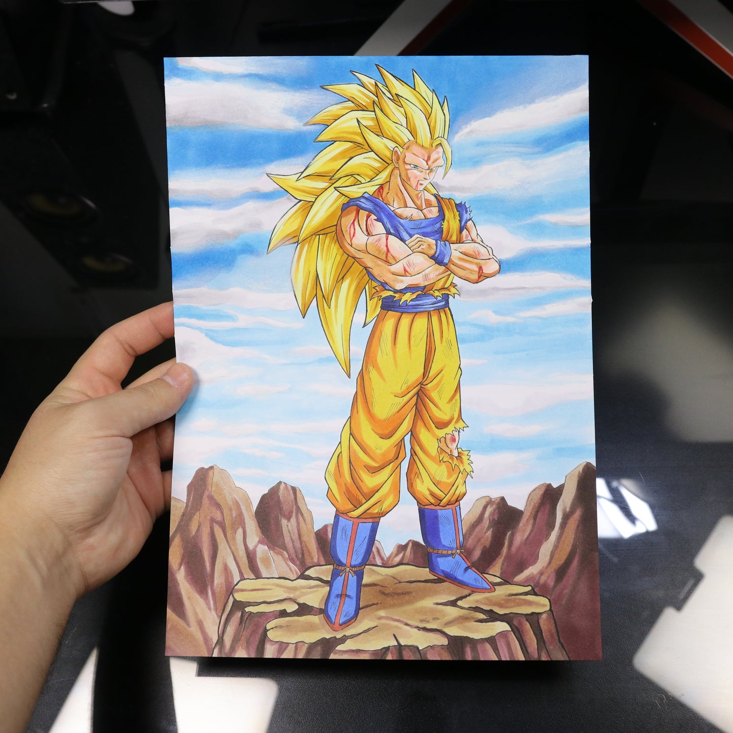 Dibujo original Goku Super Saiyan 3 con fondo de rocas
